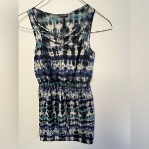 BE BOP TIE DYE SLEEVELESS JUNIOR SIZE M DRESS. SEVERAL SHADES OF BLUE